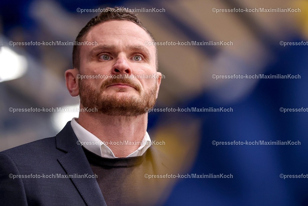 BFX27012601136 | 27.01.2026, Eishockey, Metal Ligaen Denmark, Herning Blue Fox - Frederikshavn White Hawks, KVIK Hockey Arena in Herning, Dänemark: Head Coach  Garth Murray (Blue Fox Herning #hc) gestikulierend am Spielfeldrand  