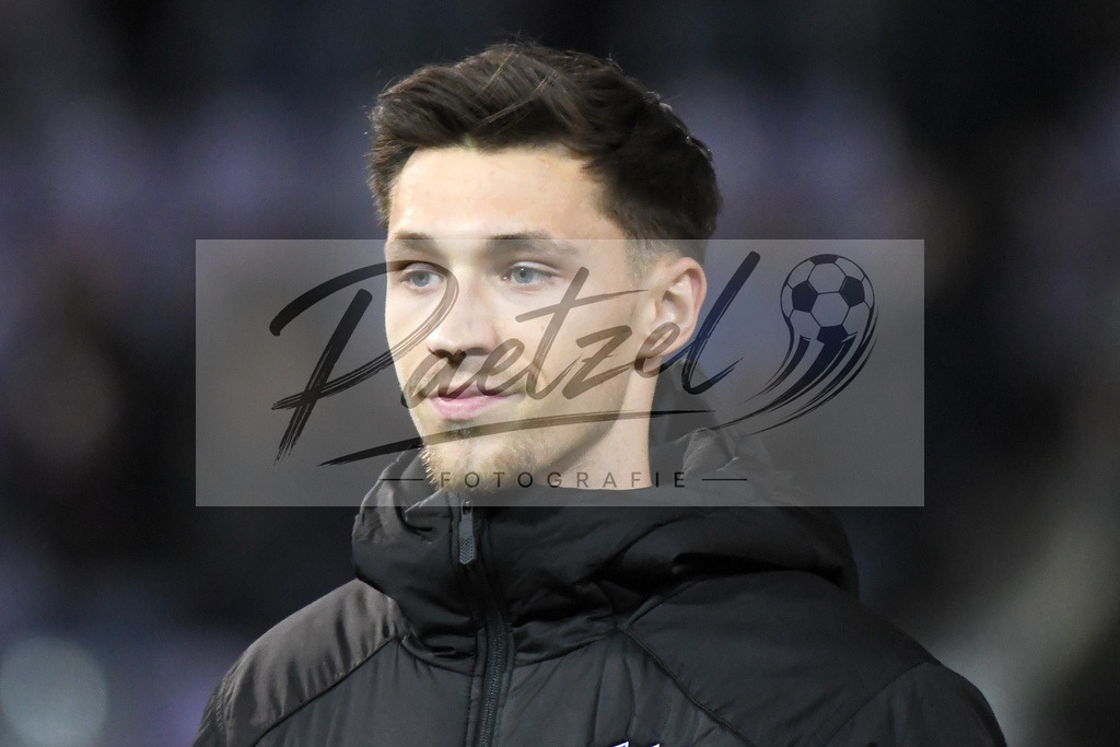 20200129_OSNSVS_0020JPG | Fußball, Herren: Nils Körber (VfL Osnabrück) schaut beim Spiel der 2. Bundesliga zwischen VfL Osnabrück vs. SV Sandhausen am 29.01.2020 im Stadion an der Bremer Brücke in Osnabrück, Deutschland.(Foto von Nico Paetzel) - Realisiert mit Pictrs.com