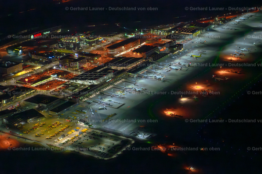 3900874 | Flughafen Stuttgart, Nachtaufnahme
