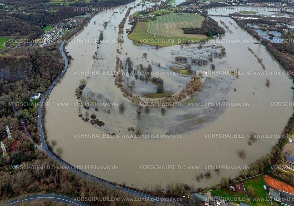 Hattingen231202415Ruhr-topaz | Luftbild, Ruhrhochwasser, Weihnachtshochwasser 2023, Fluss Ruhr tritt nach starken Regenfällen über die Ufer, Überschwemmungsgebiet Hattinger Ruhrbogen NSG Ruhraue Winz, Winz, Hattingen, Ruhrgebiet, Nordrhein-Westfalen, Deutschland