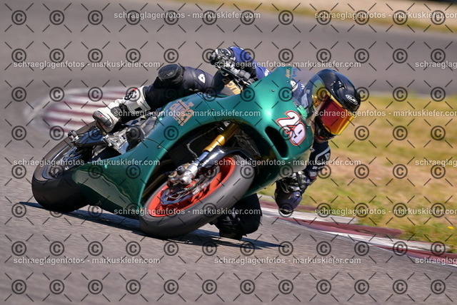 26bt05-1249 | markuskiefer.com - Realisiert mit Pictrs.com