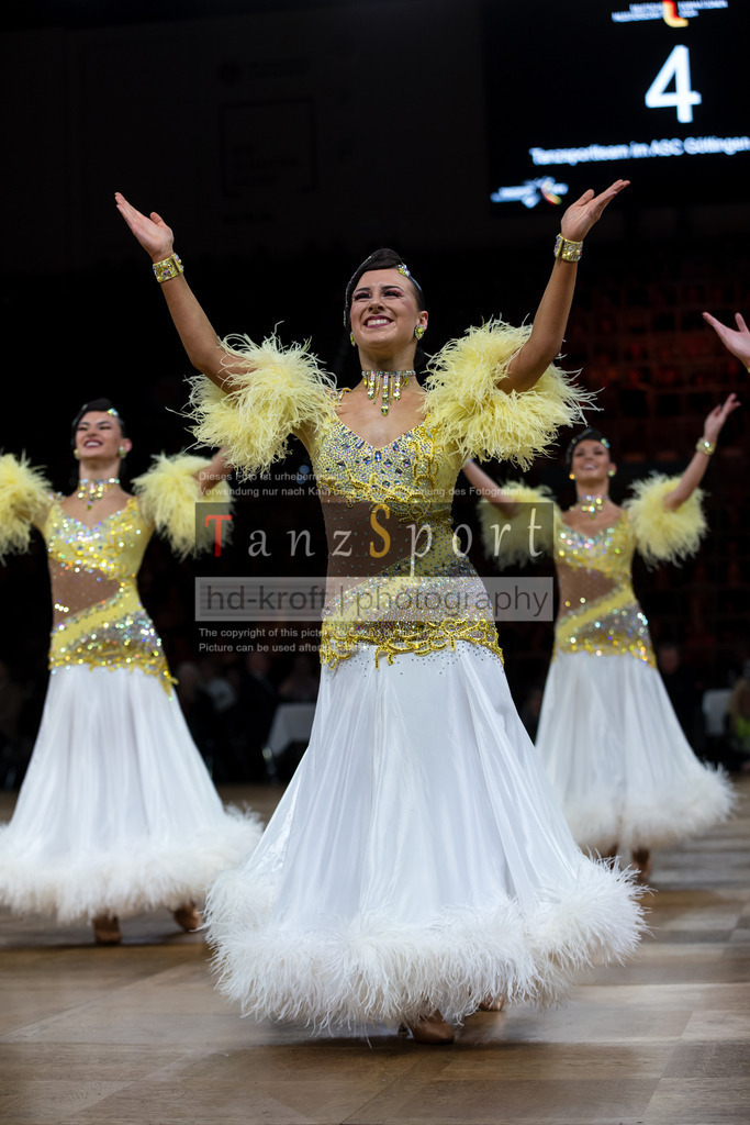 20241109_DM-Formationen_7029 | Tanzsportbilder, Standardtanz, Lateintanz, WDSF, DTV, LTVB, dancecomp, goc, hessen tanzt, blaues band der spree, walzer, tango, wiener walzer, slowfox, quickstepp, samba, rumba, cha-cha-cha, paso doble. jive, hd-kroft photography, turniertanzsport