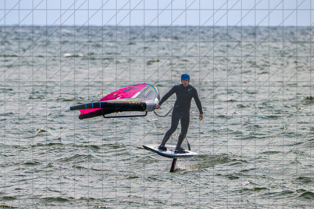 Windsurfing; div. unknown People | Hvide Sande, Denmark, 08.06.25: Windsurfing; div. unknown People —  CREDIT:www.bullenfotos.de, Martin König, Hörner Weg 40, D-49078 Osnabrück, +4917663732967 — Nutzung und Weitergabe nur zu den vereinbarten Zwecken. Presseanfragen an Ersteller. Alle Rechte beim Ersteller. Honorierung nach MFM. - Realisiert mit Pictrs.com