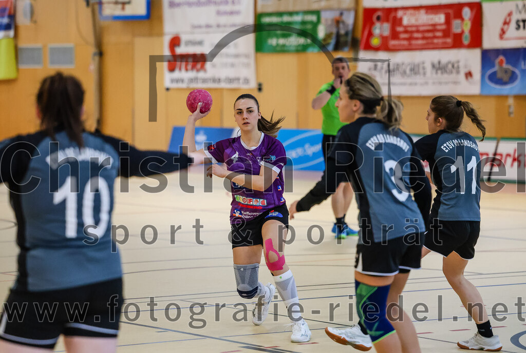 2024-03-23_017_SpVgg_Altenerding_II_gegen_ETSV_09_Landshut | Erding, Deutschland, 23.03.2024:
Handball, Bezirksliga Frauen Altbayern 2023 / 2024, 19. Spieltag, SpVgg Altenerding II gegen ETSV 09 Landshut, Endergebnis: 22:18

Angelina Hagspiel (SpVgg Altenerding, #4), Julia Kirpitschjow (ETSV 09 Landshut, #3), Lena Klosik (ETSV 09 Landshut, #11)

Foto: Christian Riedel / fotografie-riedel.net