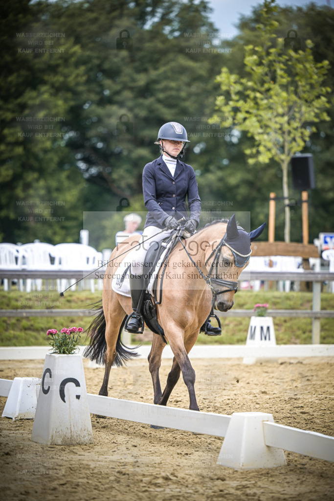 DOS_7308 | Entdecke hochwertige Reitturnierfotos von Foto Oger. Professionell, emotional und authentisch – jetzt Lieblingsmomente im Shop bestellen. - Realisiert mit Pictrs.com