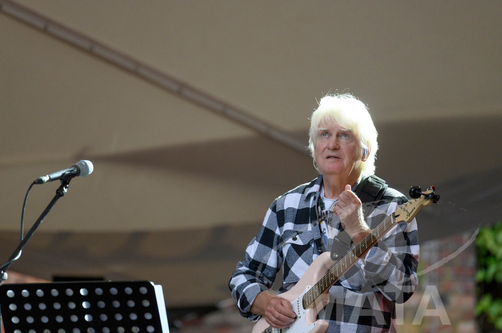 _DWA2795 | John Lees von John Lees' Barclay James Harvest live bei einem Konzert in Serenadenhof Nürnberg, 01.07.2023 - Realisiert mit Pictrs.com