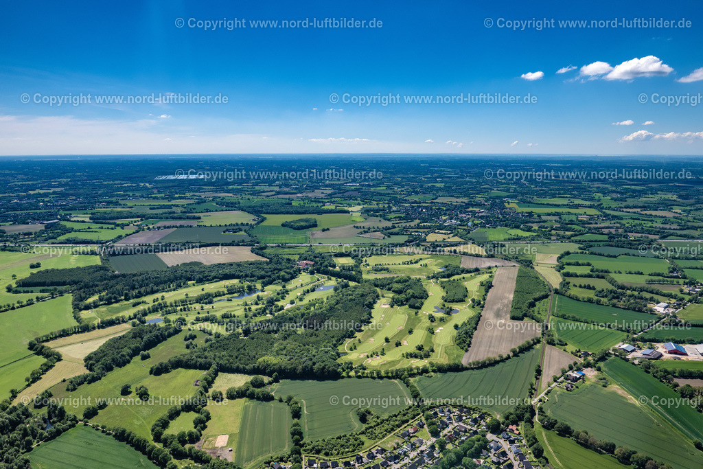 Alveslohe_Golfplatz_ELS_7525030622 | ALVESLOHE 03.06.2022 Gelände des Golfplatz " Gut Kaden Golf - und Hotelanlage " in Alveslohe im Bundesland Schleswig-Holstein, Deutschland. Weiterführende Informationen bei: Gut Kaden Golf und Land Club GmbH. // Grounds of the Golf course at " Gut Kaden Golf - und Hotelanlage " in Alveslohe in the state Schleswig-Holstein, Germany. Further information at: Gut Kaden Golf und Land Club GmbH. Foto: Martin Elsen