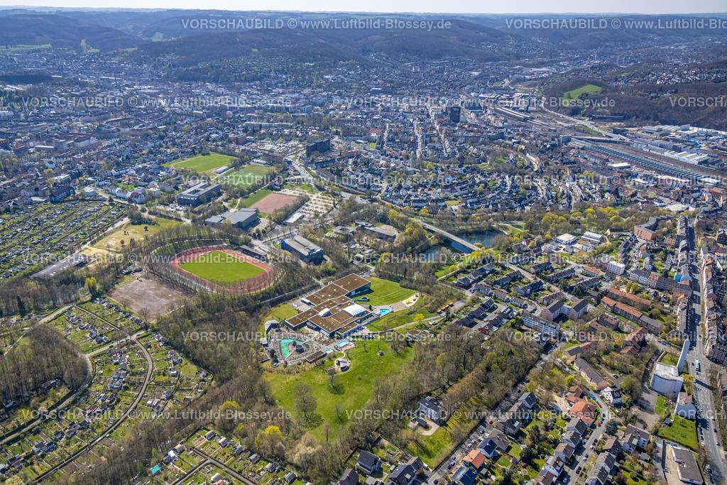 Hagen220401859 | Luftbild, Sportpark Ischeland mit Ischelandstadion und Westfalenbad sowie Ischelandhalle bzw. Krollmann Arena, Altenhagen, Hagen, Ruhrgebiet, Nordrhein-Westfalen, Deutschland