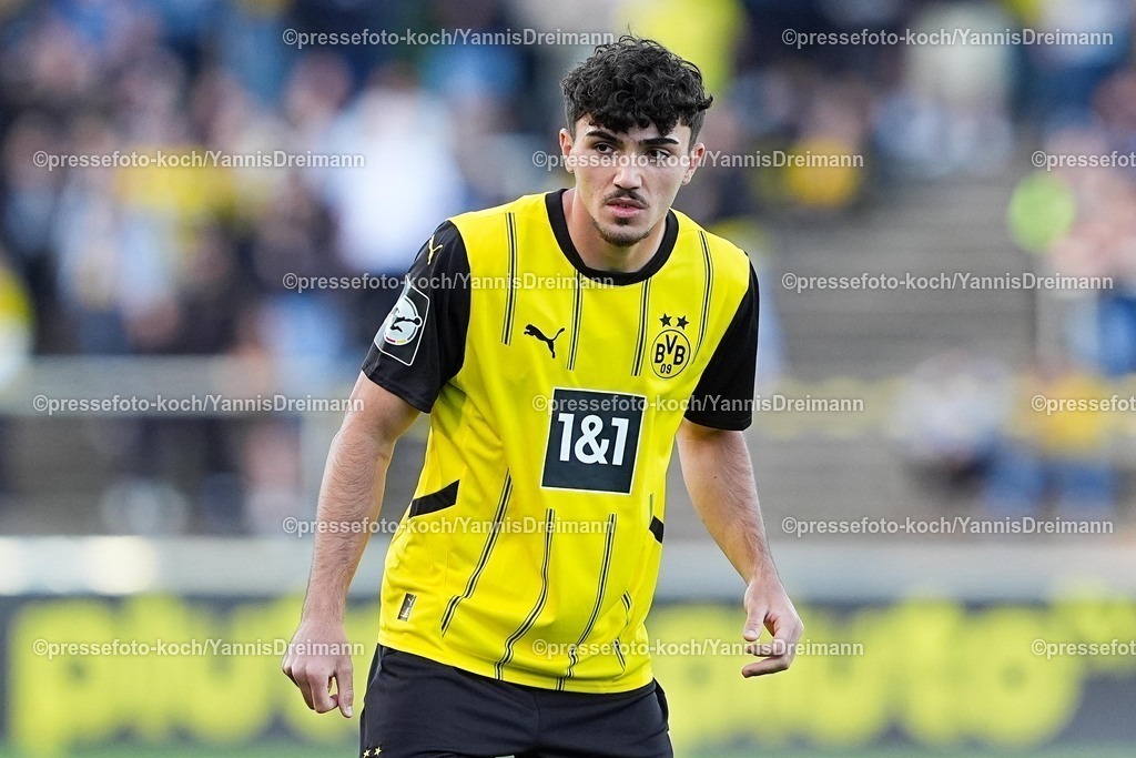 xYDR09052501049 | 09.05.2025, xydrx, Fußball, Borussia Dortmund II - VFB Stuttgart II, 3.Liga, Stadion Rote Erde, Saison 2024 2025: Antonio Foti (Borussia Dortmund II #5) DFB regulations prohibit any use of photographs as image sequences and or quasi-video.