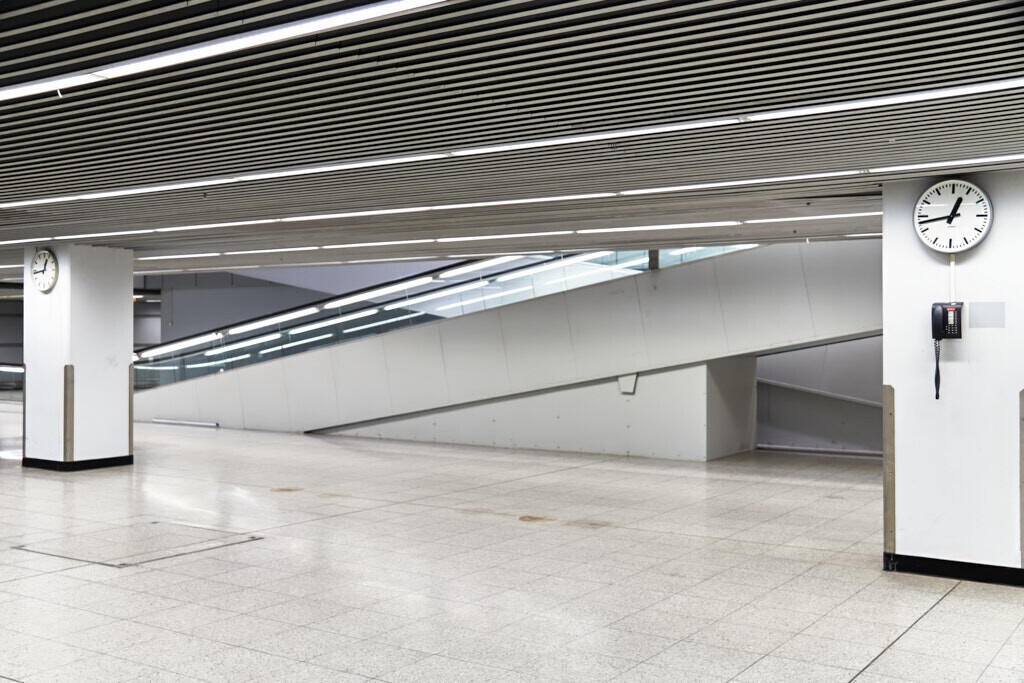 Alter Flughafen DUS 1 | Ich erzähle Geschichten als Autor und als Fotograf. Hier finden Sie hochwertige Naturfotografie, Reisefotografien und Bilder aus dem urbanen Lebensraum.  - Realisiert mit Pictrs.com