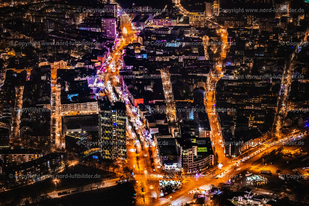 Hamburg_St_Pauli_Tanzende_Türme_Reeperbahn_Nachtaufnahme_ELS_6389060325 | HAMBURG 06.03.2025 Nacht- Lichter und Beleuchtung Hochhaus- Ensemble " Tanzende Türme " an der Ecke Reeperbahn - Zirkusweg im Ortsteil Sankt Pauli in Hamburg, Deutschland. Weiterführende Informationen bei: ARCOTEL Hotels & Resorts GmbH,  Hadi Teherani Architects GmbH,  Hillmer und Richter Architekten GmbH,  IQ Tower GmbH & Co. KG,  STRABAG AG,  TTG Betriebs GmbH & Co. KG. // Night lighting high-rise ensemble of " Tanzende Tuerme " on corner Reeperbahn - Zirkusweg in the district Sankt Pauli in Hamburg, Germany. Further information at: ARCOTEL Hotels & Resorts GmbH,  Hadi Teherani Architects GmbH,  Hillmer und Richter Architekten GmbH,  IQ Tower GmbH & Co. KG,  STRABAG AG,  TTG Betriebs GmbH & Co. KG. Foto: Martin Elsen