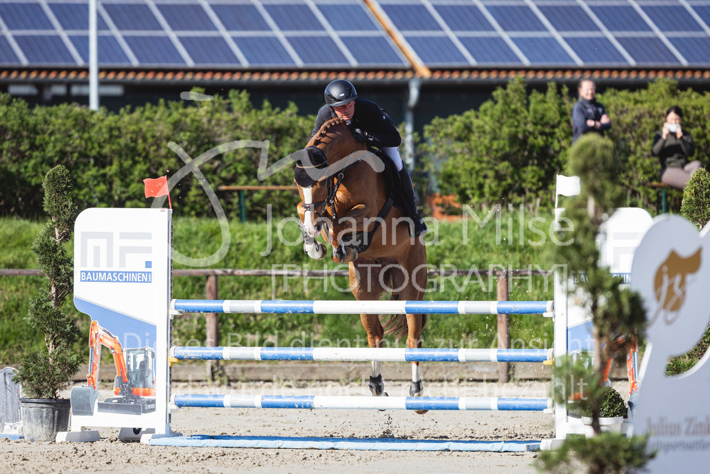 260421_Frühlingsfest_4_SprPf-L-424 | Deine schönsten Turniermomente als professionelle Fotos! Entdecke hochwertige Pferdesport-Fotografie im Online-Shop. Jetzt Fotos finden & bestellen!