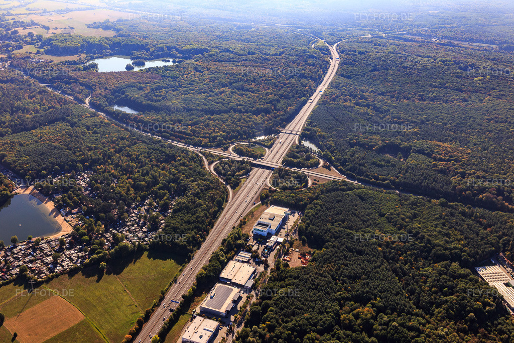 Luftbild: Autobahnkreuz A66/B8 mit Kibek Hanau in Hanau im Bundesland Hessen in Deutschland. Foto: IMG_111042.jpg vom 08.09.2018 durch Werner Riehm/FLY-FOTO.deWWW.KIBEK.DE