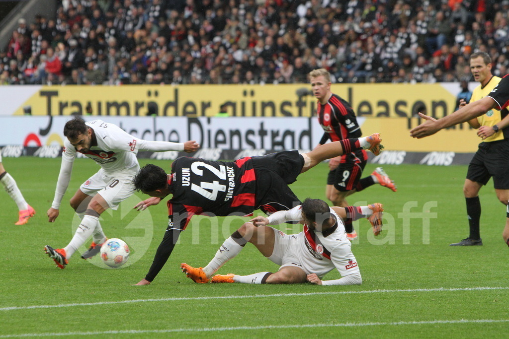Can Uzun | Can Uzun im Bundesligaspiel zwischen Eintracht Frankfurt vs. St. Pauli - Realisiert mit Pictrs.com