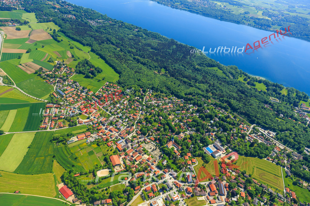 Luftbild von  Poecking - Luftaufnahme wurde 2015 von https://frankenair.de mittels Flugzeug (keine Drohne) erstellt - die Geschenkidee