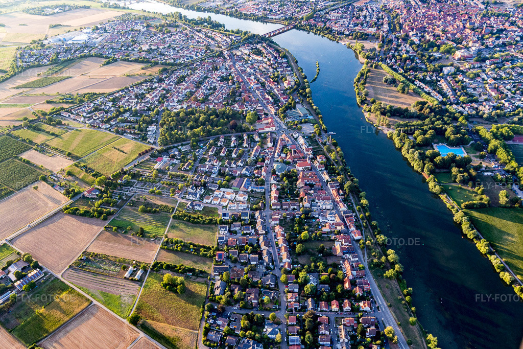 Luftbild: Fluss- Uferbereichen des Neckar im Ortsteil Neckarhausen in Edingen-Neckarhausen im Bundesland Baden-Württemberg in Deutschland. Foto: IMG_109369.jpg vom 30.07.2018 durch Werner Riehm/FLY-FOTO.de