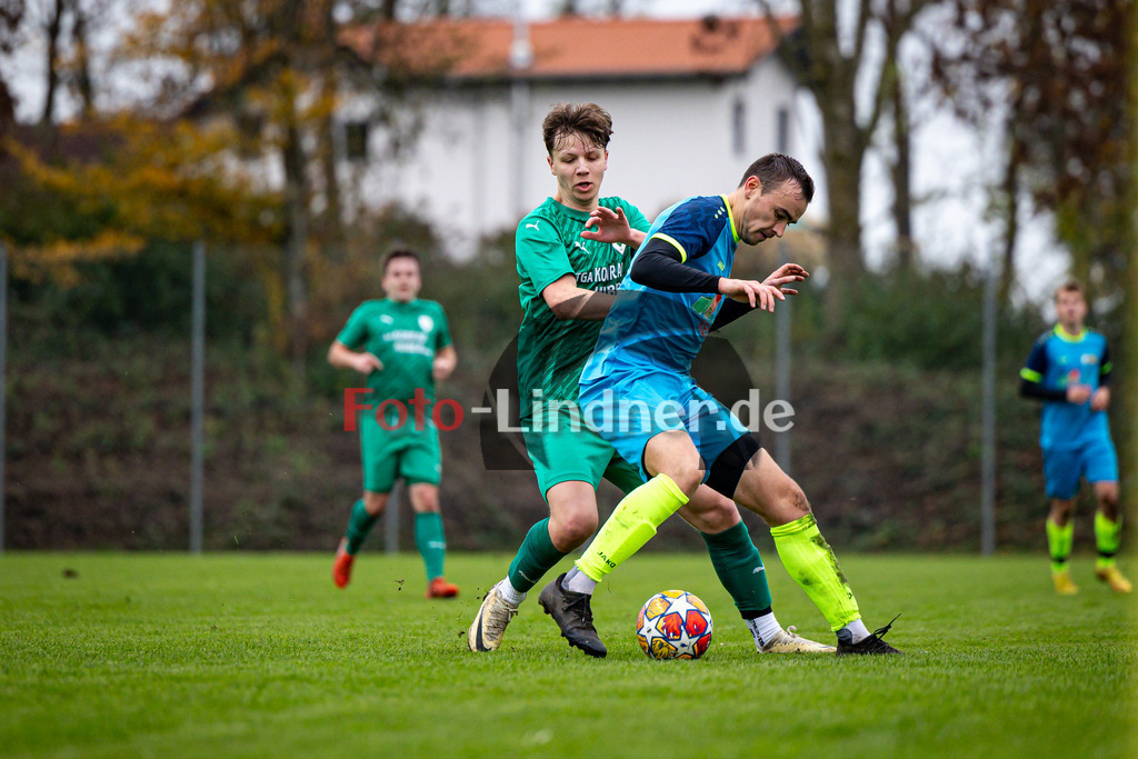 SG Wielenbach/Pähl gegen SV Haunshofen | Fußball Kreisklasse Herren Oberbayern Zugspitze Gruppe 3, SG Wielenbach/Pähl gegen SV Haunshofen, 20241103,Zweikampf zwischen Andreas STEIGENBERGER (SG Wielenbach/Pähl 4) und Peter MAYERHOFER (SV Haunshofen 8),2024-11-03 in Pähl (Sportplatz Pähl), Andreas STEIGENBERGER (SG Wielenbach/Pähl 4), Peter MAYERHOFER (SV Haunshofen 8)Copyright: WolfgangxLindner www.foto-lindner.de