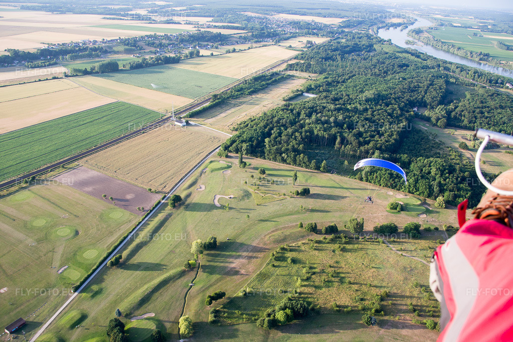 Vue aérienne: Golf de la Carte à Chouzy-sur-Cisse dans le département Loir et Cher, France. Photo: IMG_082462.jpg prise le 20/06/2015 par Werner Riehm/FLY-FOTO.eu – Résolution de l'original: 5472 x 3648 px