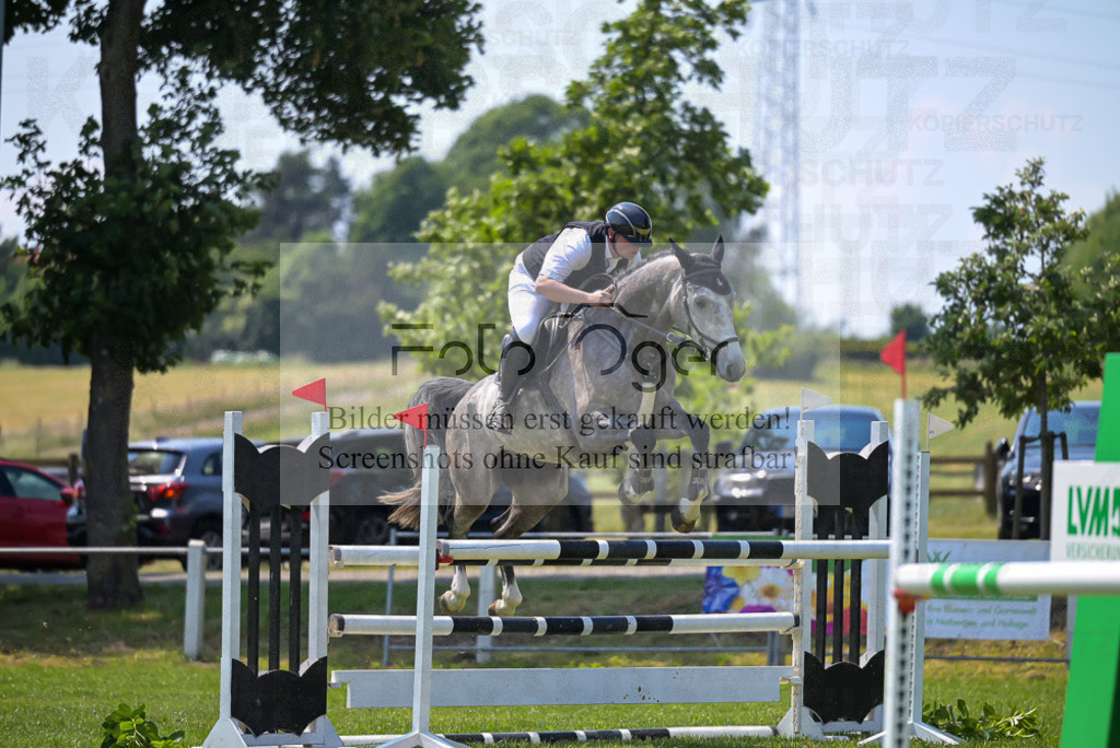 Reitturnier Voxtrup | Entdecke hochwertige Reitturnierfotos von Foto Oger. Professionell, emotional und authentisch – jetzt Lieblingsmomente im Shop bestellen.Deutschlandweite Turnierfotografie. - Realisiert mit Pictrs.com
