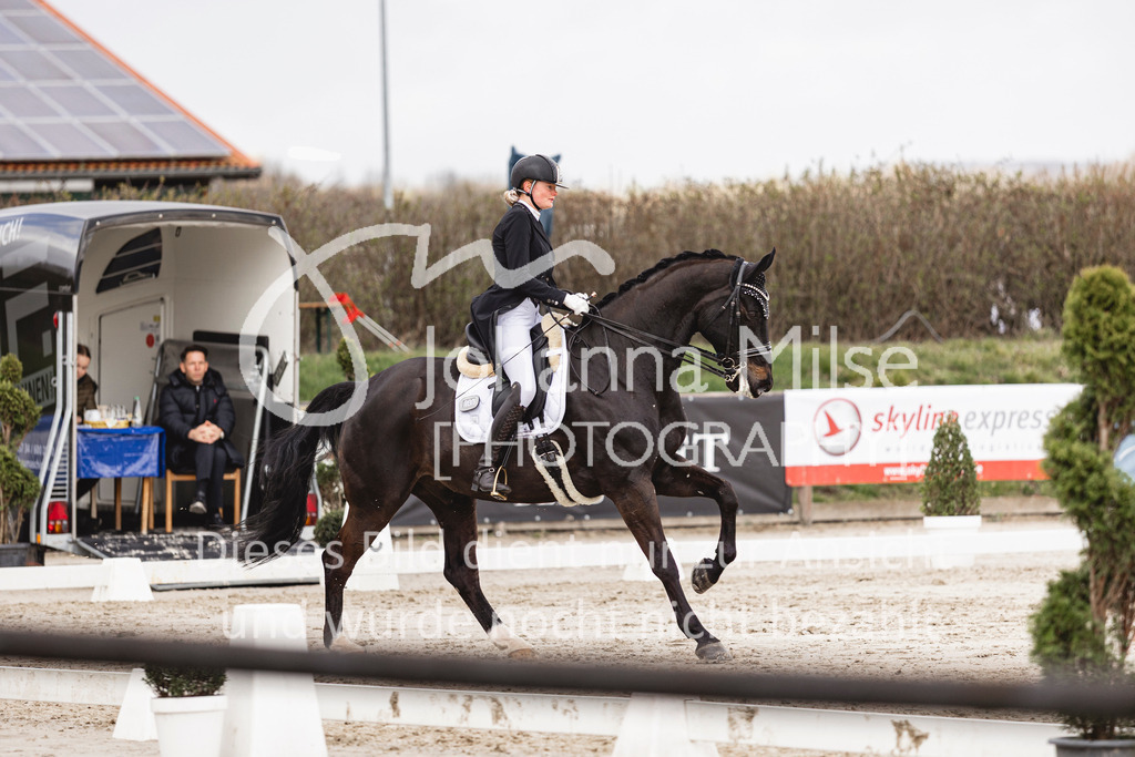 260331_Fruehlingsfest_Dressurreiter-S-423 | Deine schönsten Turniermomente als professionelle Fotos! Entdecke hochwertige Pferdesport-Fotografie im Online-Shop. Jetzt Fotos finden & bestellen!