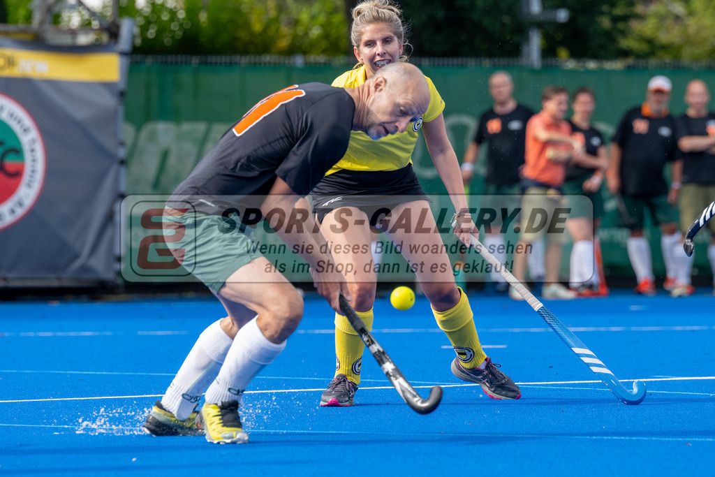 SFE_20240818_0021 | Krefeld, Deutschland, 18.08.2024:  European Cup for Recreational Hockey Players im KTHC Stadion Rot-Weiss Köln Tennis and Hockey Club am 18.08.2024 in Krefeld, Deutschland. (Foto von Stephan Fehrmann)Krefeld, Germany, 18.08.2024: European Cup for Recreational Hockey Players in KTHC Stadion Rot-Weiss Köln Tennis and Hockey Club at 18.08.2024 in Krefeld, Deutschland. (Foto from Stephan Fehrmann)