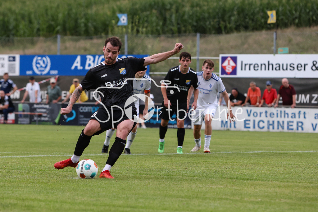 FC Pipinsried - FC Deisenhofen | Nico KARGER (FCP #30) beim Elfmeter
