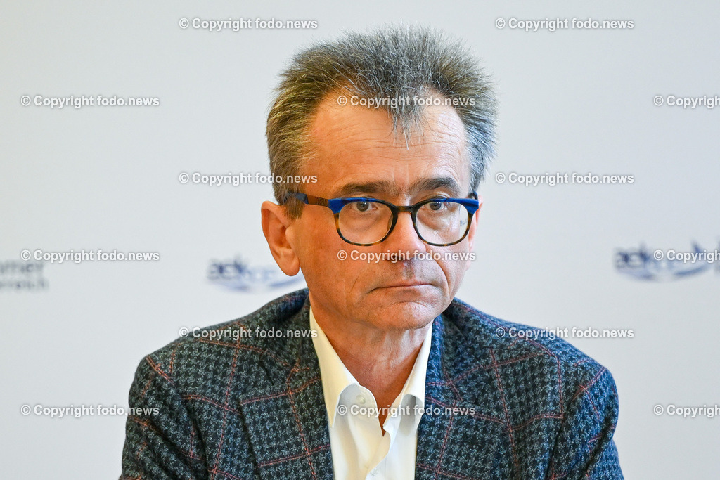 Pressekonferenz Aerztekammer für Ooe_ Aerzteteam sichert Versorgung in Linz Sued_ 22.03.2024-23 | 22.03.2024, Linz, AUT, Pressekonferenz Aerztekammer für Ooe, Aerzteteam sichert Versorgung in Linz Sued, im Bild Peter Niedermoser (Praesident der Aerztekammer für Oberoesterreich)