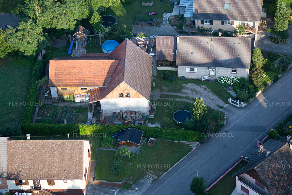 Vue aérienne: Vue de la ville à Scheibenhard dans le département Bas Rhin, France. Photo: IMG_082894.jpg prise le 26/06/2015 par Werner Riehm/FLY-FOTO.euRésolution de l'original: 4063 x 2709 px