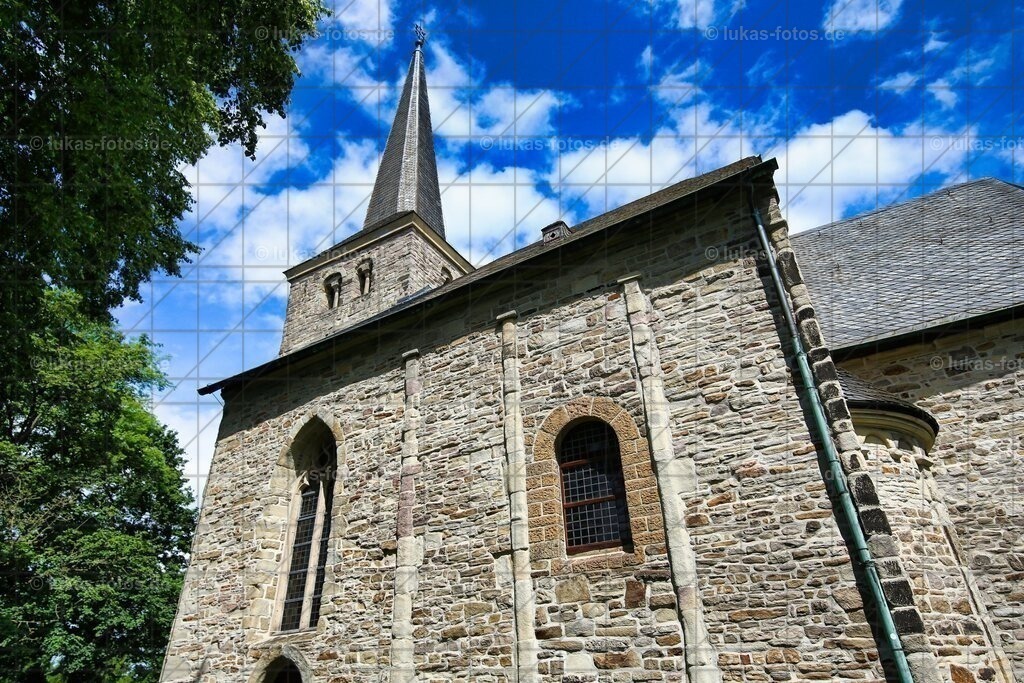 Dorfkirche in Stiepel | Dorfkirche in Stiepel in Bochum - Realisiert mit Pictrs.com