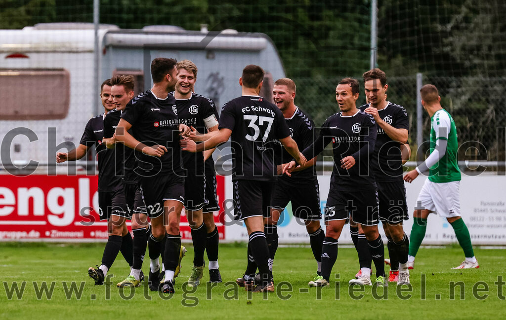 2023-08-09_056_FC_Schwaig_gegen_TuS_Geretsried | Deutschland, 09.08.2023:
Fußball, Landesliga Südost 2023 / 2024, 5. Spieltag, FC Schwaig gegen TuS Geretsried, Endergebnis: 4:1

Jubel nach dem Tor zum 1:0 durch Tobias Jell (FC Schwaig, #2)
Leon Roth (FC Schwaig, #21), Daniel Fichtlscherer (FC Schwaig, #22), Tobias Jell (FC Schwaig, #2), Tobias Bartl (FC Schwaig, #37), Nils Wölken (FC Schwaig, #8), Maximilian Hellinger (FC Schwaig, #23)

Foto: Christian Riedel / fotografie-riedel.net