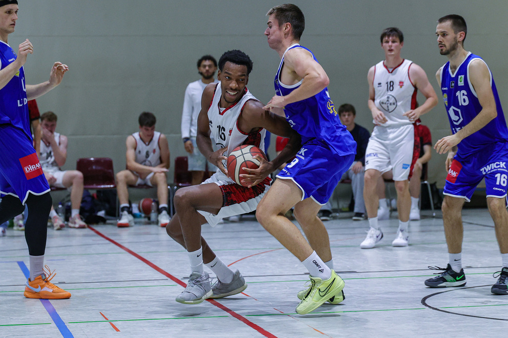 Regio Test BAYER GIANTS vs EN Baskets Schwelm-63 | Fotos von Basketballspielen aus dem Raum NRW fotografiert von Gero Mueller-Laschet und Daniel Schaefer - Realisiert mit Pictrs.com