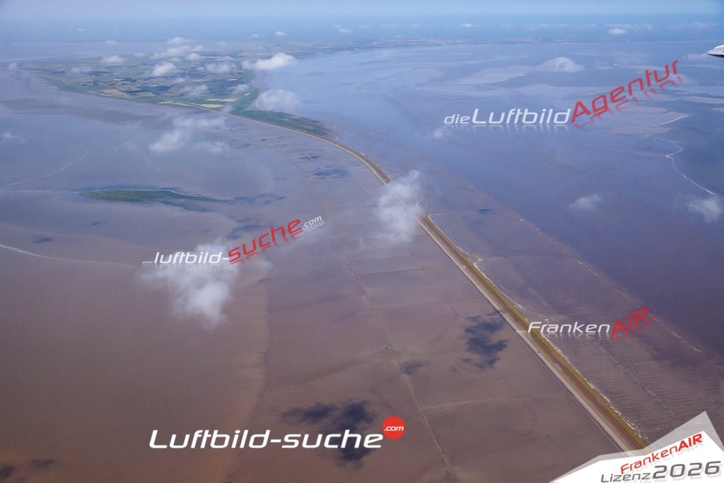 Die Luftaufnahme Nordsee - Sylt wurde vom UL-Flugzeug (keine Drohne) aus fotografiert.Hohe Druck- Auflösung-die Geschenkidee!