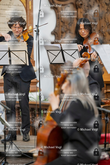 TAM25_K.10__Michael-Vogl_024_7447 | Tage Alter Musik Regensburg K.10 Basilika Unserer Lieben Frau zur Alten Kapelle The Beggar’s Ensemble (Frankreich) Elite de bons mots Meister des französischen Barocks Rameau – Royer – Boismortier – Leclair Augustin Lusson Solovioline, Leitung Foto: Michael Vogl