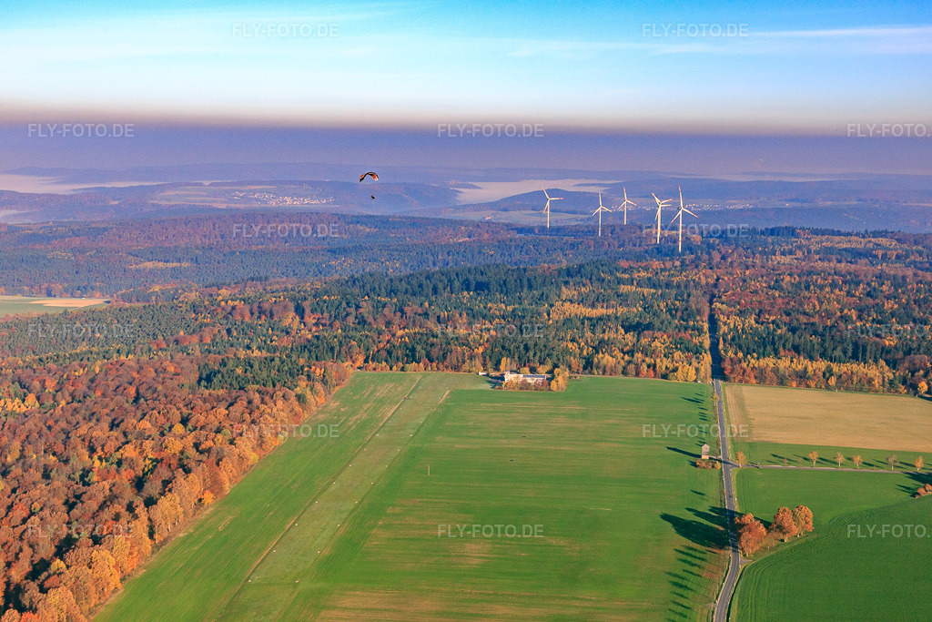 Luftbild: Flugplatz Vielbrunn im Ortsteil Vielbrunn in Michelstadt im Bundesland Hessen in Deutschland. Foto: IMG_084950.jpg vom 01.11.2015 durch Werner Riehm/FLY-FOTO.de
