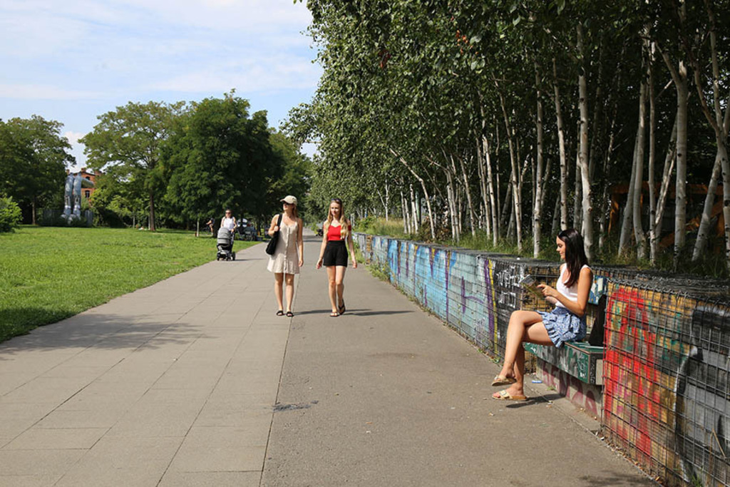 Foto: Leipzig - Lene-Voigt-Park | Das Team hinter BILDLEXIKON LEIPZIG bündelt historische wie aktuelle Informationen über die Stadt Leipzig in Text und Bild auf einer Plattform und stellt diese der interessierten Öffentlichkeit zur Verfügung.