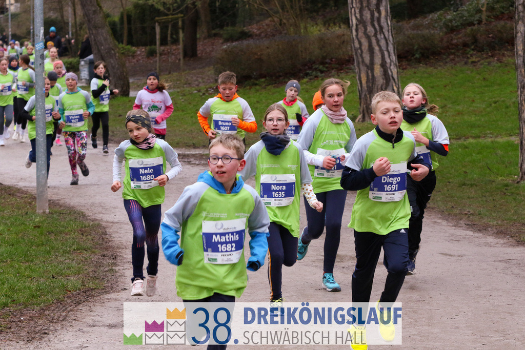 1700m Stadtwerke Jugendlauf | 3 Koenigslauf 2024 1700m Stadtwerke Jugendlauf - Realisiert mit Pictrs.com