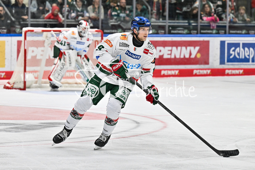 Augsburger Panther - Steinback Black Wings Linz | am Puck Moritz WIRTH (Augsburger Panther 9)/ Einzelfoto / Freisteller / Testspiel: Augsburger Panther - Steinback Black Wings Linz; Curt Frenzel Stadion am 05.09.2025