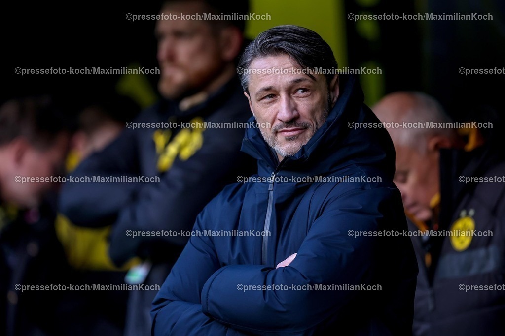 BVB08022501021 | 08.02.2025, Fußball, Borussia Dortmund - VfB Stuttgart, 1. Fußball Bundesliga, 21. Spieltag, Signal Iduna Park, Saison 2024 2025: Trainer Niko Kovac (Cheftrainer BVB) bei seinem Debut als Dortmund-Trainer mit verschränkten ArmenDFB regulations prohibit any use of photographs as image sequences and or quasi-video.