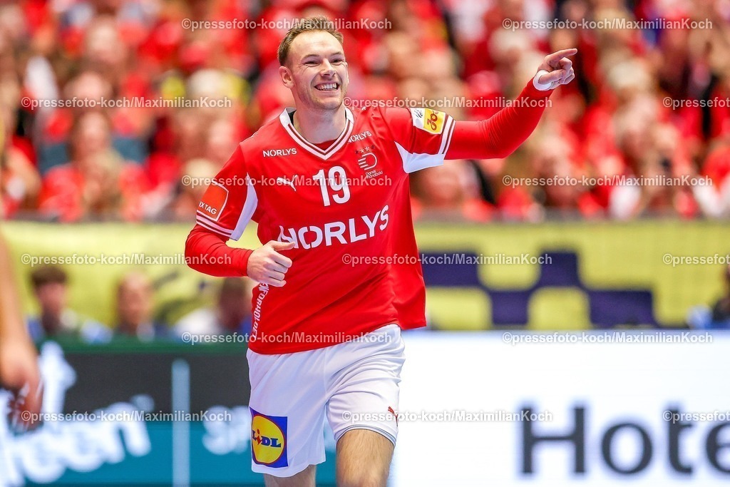 EHF16012602112 | 16.01.2026, Handball, Men's EHF EURO 2026, Dänemark - Nordmazedonien, Jyske Bank Boxen in Herning, Dänemark, Preliminary Round:  Mathias Gidsel (Denmark #19) jubelnd