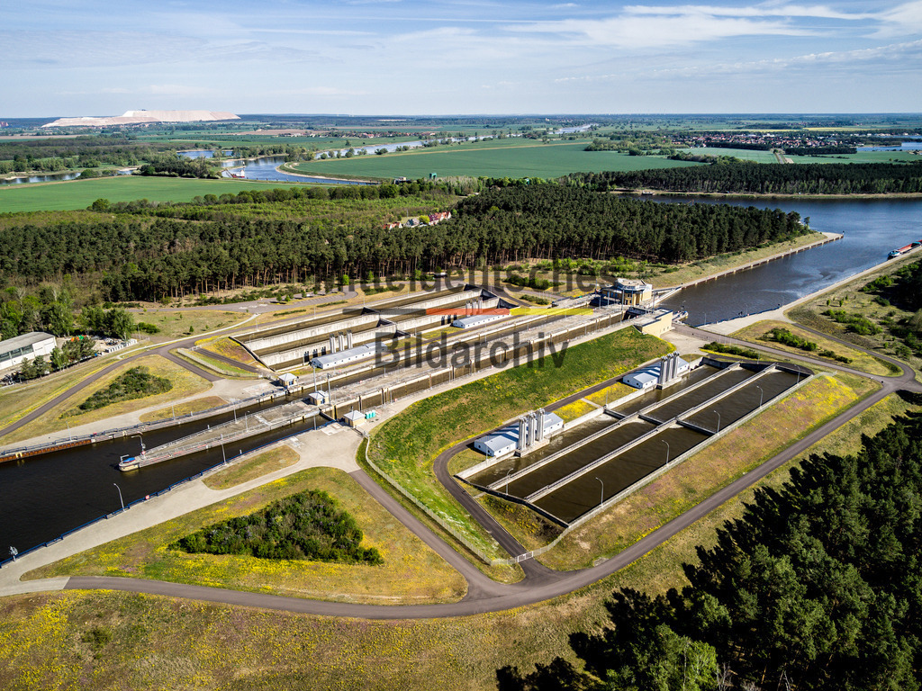 Schleuse Hohenwarthe-0102 | Doppelsparschleuse bei Hohenwarthe Rtg. Schleuse aniegripp - Realisiert mit Pictrs.com