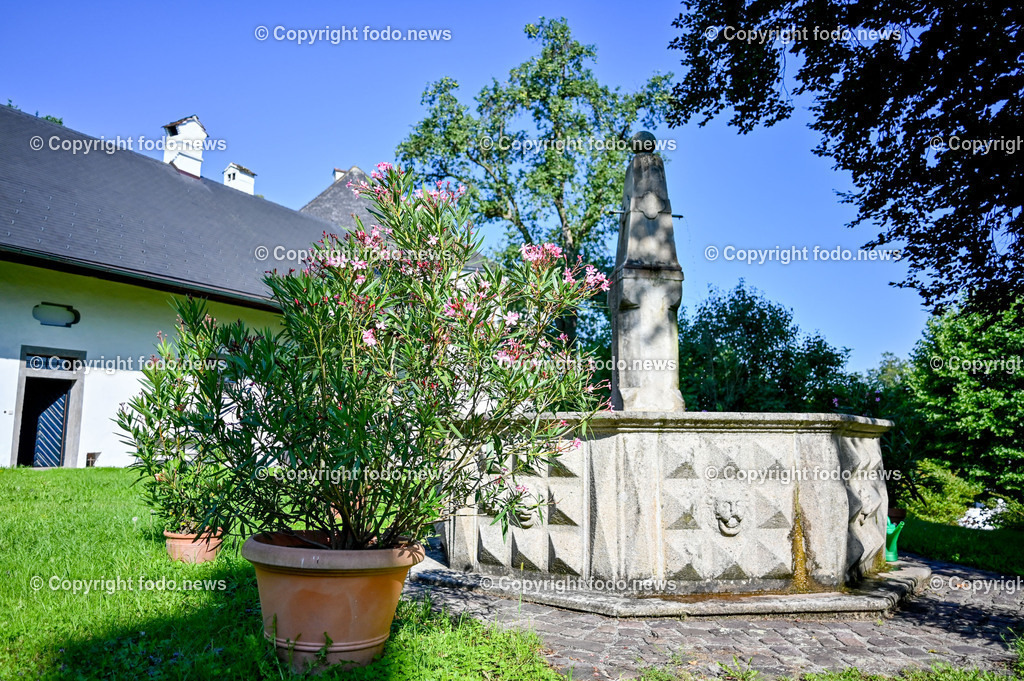 Schloss Schluesslberg_ Spiegelfeld_ 14.08.2023-6 | 14.08.2023, Schluesselberg, AUT, Schloss Schluesselberg, Spiegelfeld, im Bild Innenhof mit Brunnen