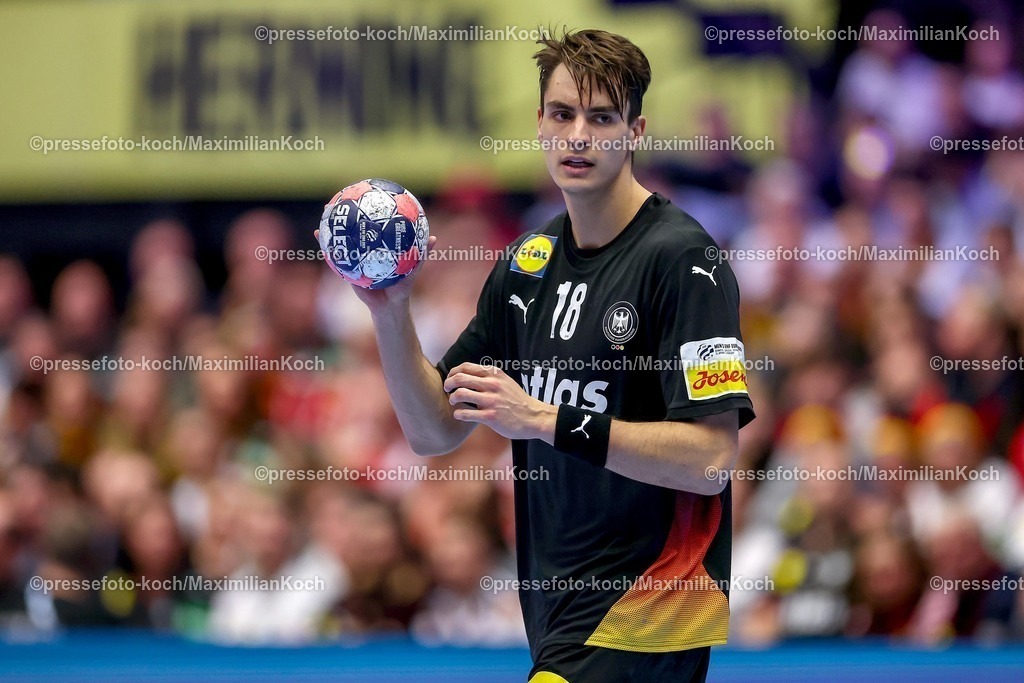EHF19012602171 | 19.01.2026, Handball, Men's EHF EURO 2026, Deutschland - Spanien, Jyske Bank Boxen in Herning, Dänemark, Preliminary Round:  Julian Köster (Germany #18) 