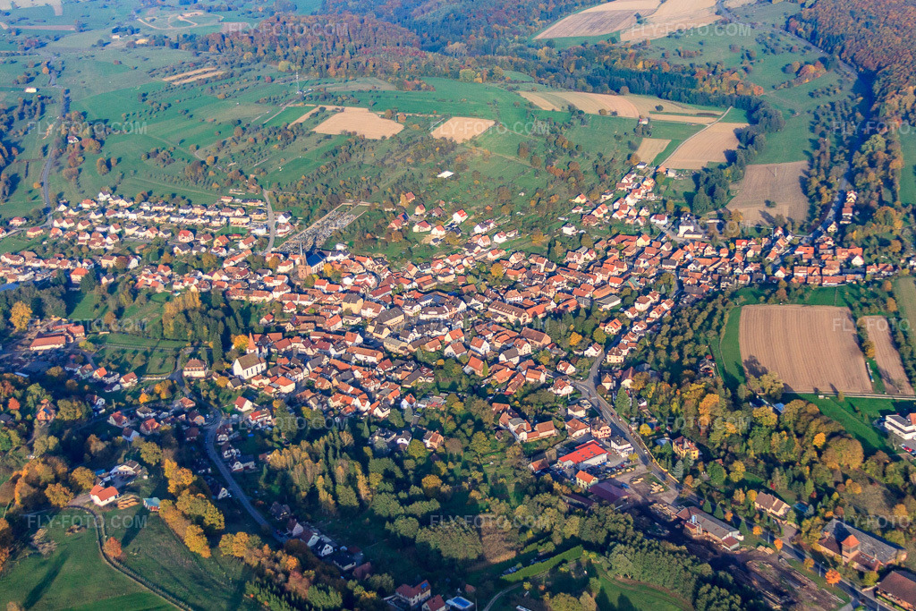 Aerial view: View of the town from the southwest in Lembach in the state Bas-Rhin, France. – Photo: IMG_54085.jpg taken on 10/21/2012 by Werner Riehm/FLY-FOTO.com – Resolution of the original: 4600 x 3067 px