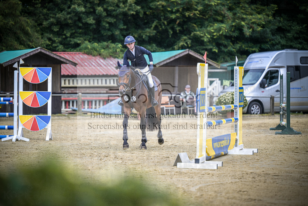 DOS_4736 | Entdecke hochwertige Reitturnierfotos von Foto Oger. Professionell, emotional und authentisch – jetzt Lieblingsmomente im Shop bestellen.Deutschlandweite Turnierfotografie. - Realisiert mit Pictrs.com