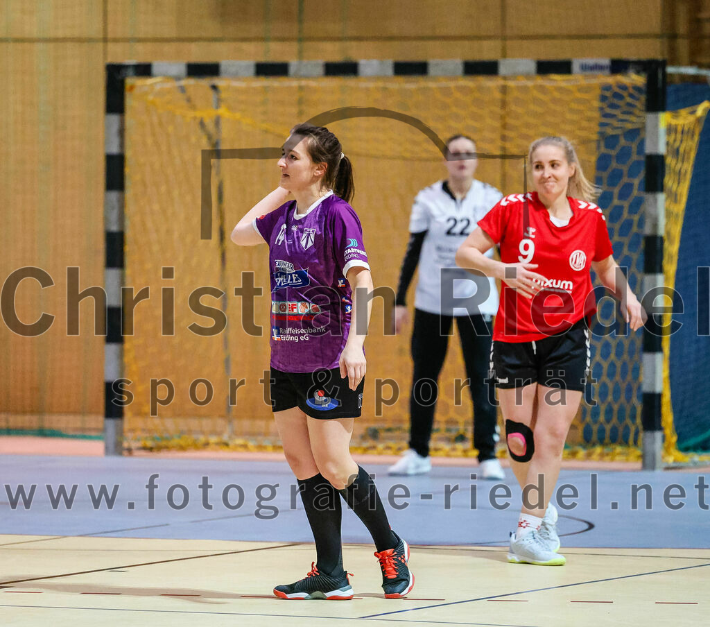 2024-01-27_056_SpVgg_Altenerding_II_gegen_TV_Altoetting_II | Erding, Deutschland, 27.01.2024:
Handball, Bezirksliga Frauen Altbayern 2023 / 2024, 10. Spieltag, SpVgg Altenerding II gegen TV Altötting II, Endergebnis: 17:29

Katharina Gotz (SpVgg Altenerding, #14), Eva Turba (TV Altötting, #9)

Foto: Christian Riedel / fotografie-riedel.net