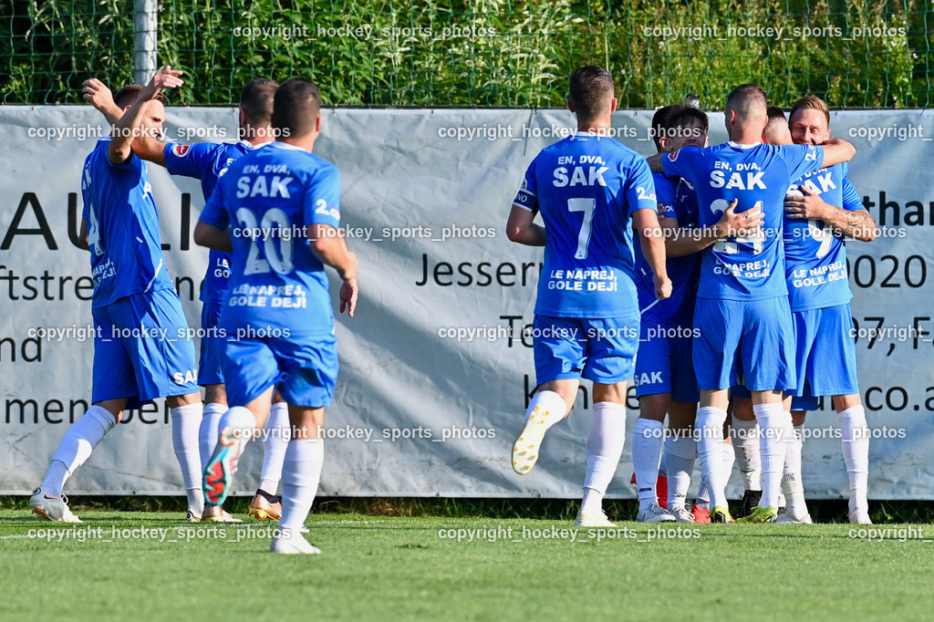 SAK vs. SV Dellach Gail 17.6.2023 | Jubel SAK Mannschaft, #22 Darijo Biscan, #16 Val Zaletel Cernos, 