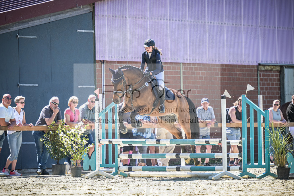 DOS_1071 | Entdecke hochwertige Reitturnierfotos von Foto Oger. Professionell, emotional und authentisch – jetzt Lieblingsmomente im Shop bestellen.Deutschlandweite Turnierfotografie. - Realisiert mit Pictrs.com