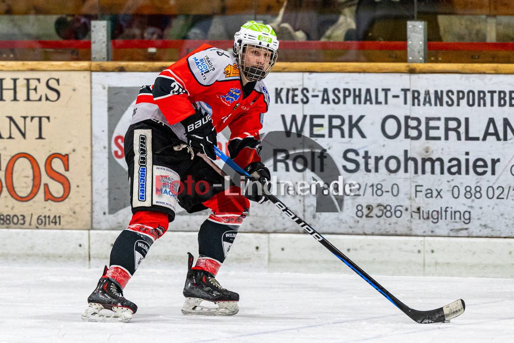 TSV Peißenberg Miners vs ESC Kempten SHARKS | Eishockey Bayernliga 2023/2024, TSV Peißenberg Miners vs ESC Kempten SHARKS, 20240121,
Denis DEGENSTEIN (Miners 28) in Aktion,
2024-01-21 in Peißenberg (Eisstadion)
28 Denis DEGENSTEIN (Miners 28)
Copyright: WolfgangxLindner foto-lindner.de