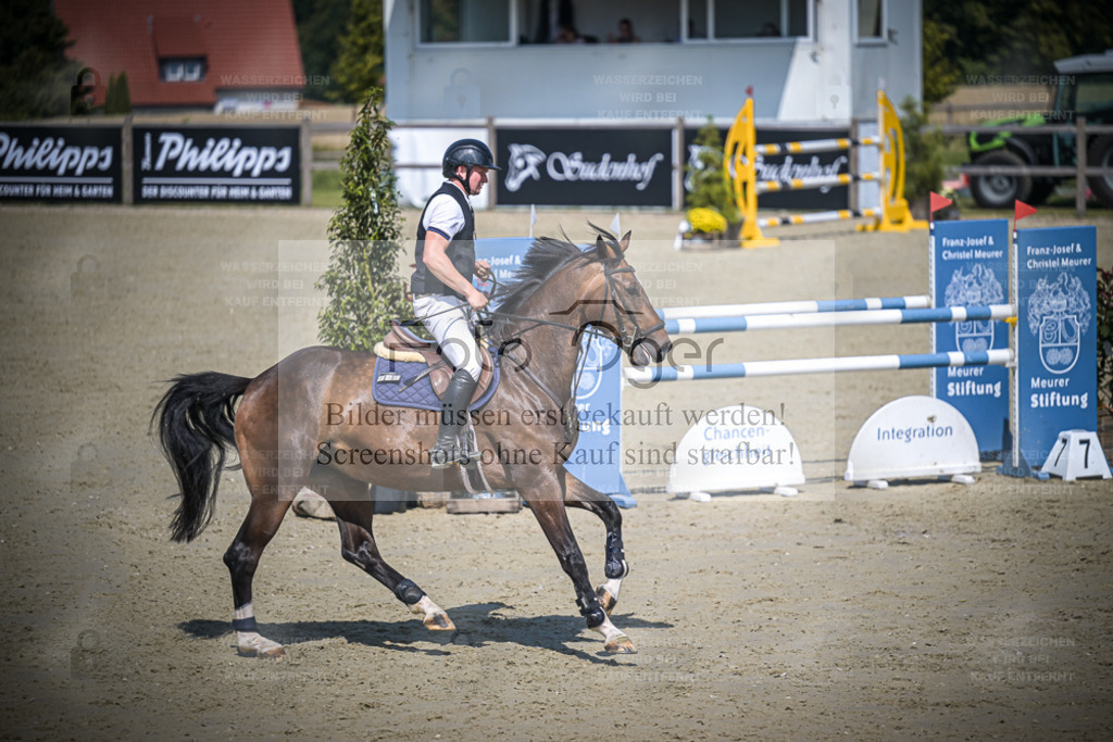 DOS_0638 | Entdecke hochwertige Reitturnierfotos von Foto Oger. Professionell, emotional und authentisch – jetzt Lieblingsmomente im Shop bestellen. - Realisiert mit Pictrs.com