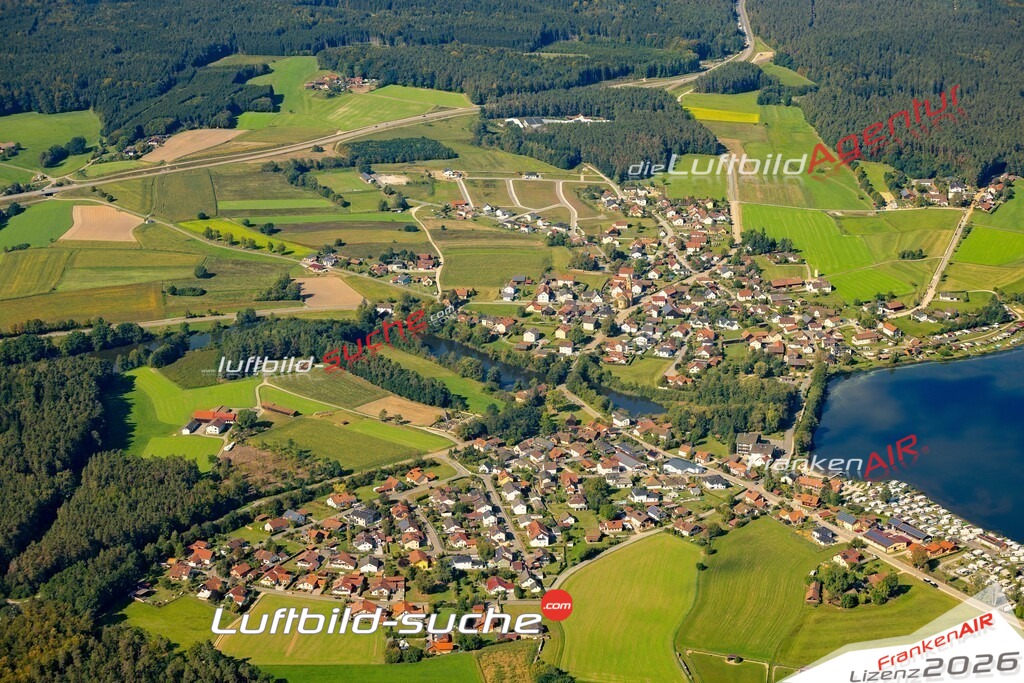 Das Luftbild zeigt : Neubäu am See Roding - Die Luftaufnahme wurde 2023 vom UL-Flugzeug aus erstellt ( keine Drohne ) - Hochauflösende Luftaufnahme - Für grossformatige Ausdrucke geeignet. Die Geschenkidee !Mit Lizenz und Bildrechte bestellbar
